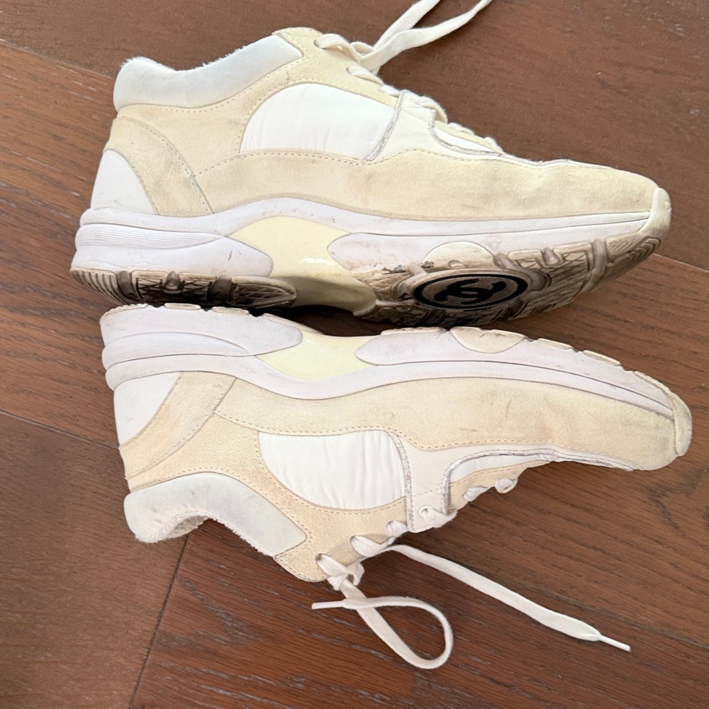 CHANEL Ivory and Beige Sneakers - Picture 7 of 10